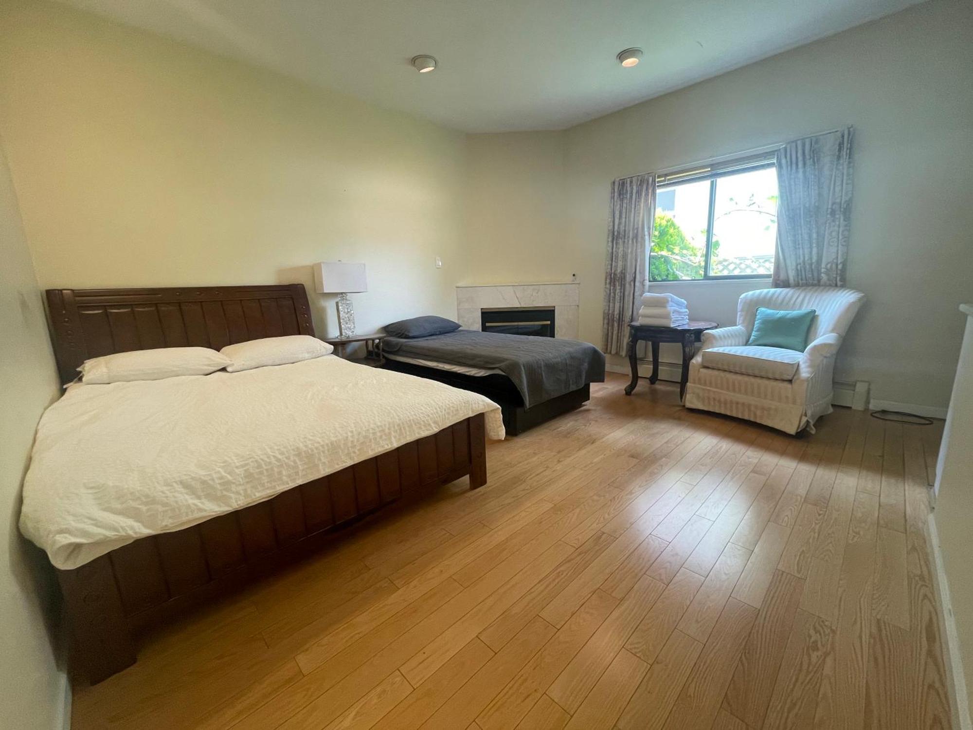 Stylish & Central Vancouver Retreat - Steps From Local Attractions! Apartment ภายนอก รูปภาพ